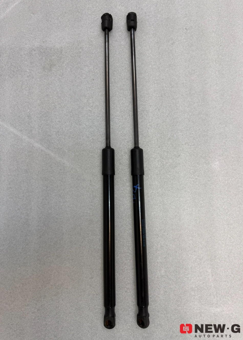 Audi RS4 B9 - Trunk Gas Struts