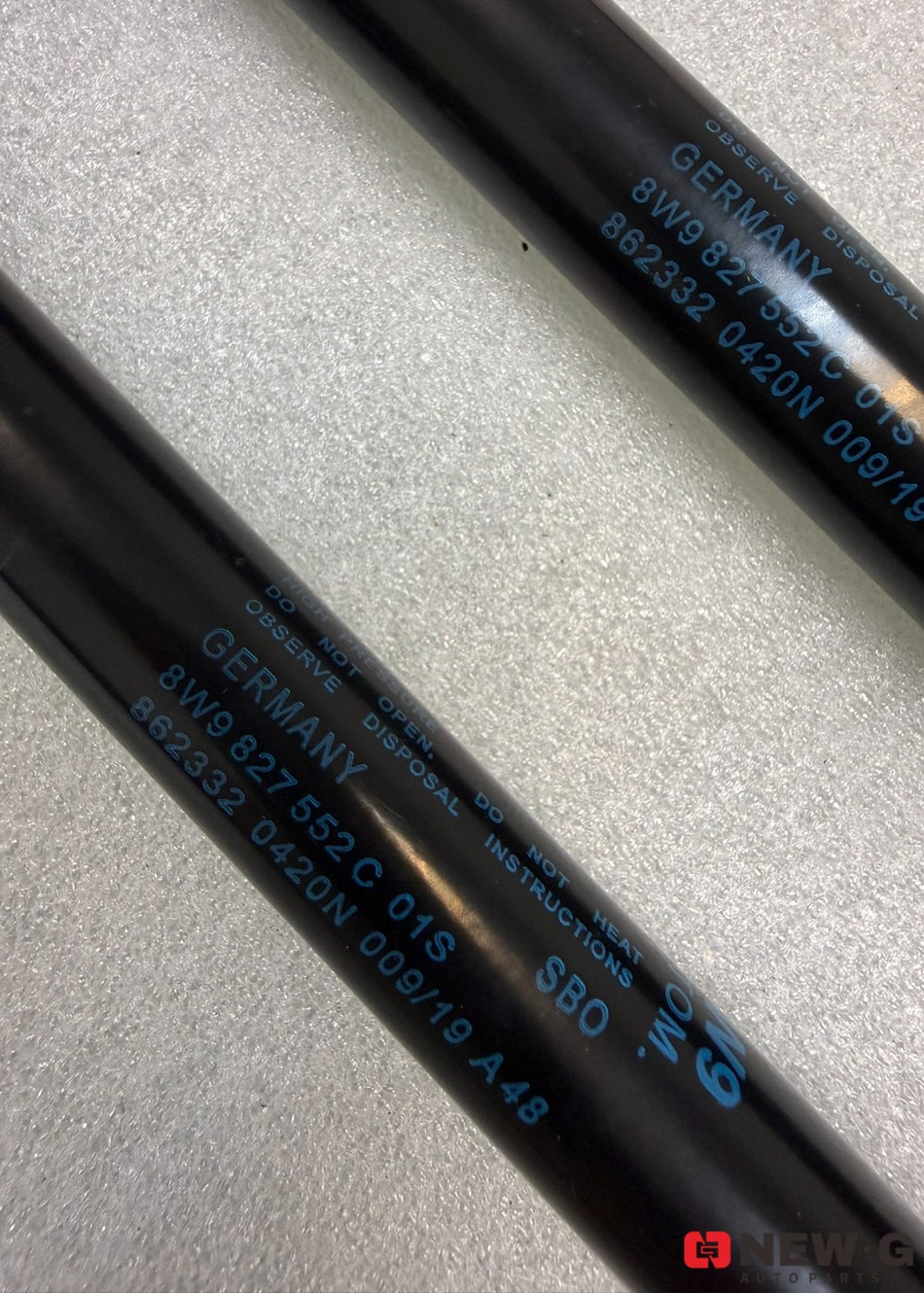 Audi RS4 B9 - Trunk Gas Struts