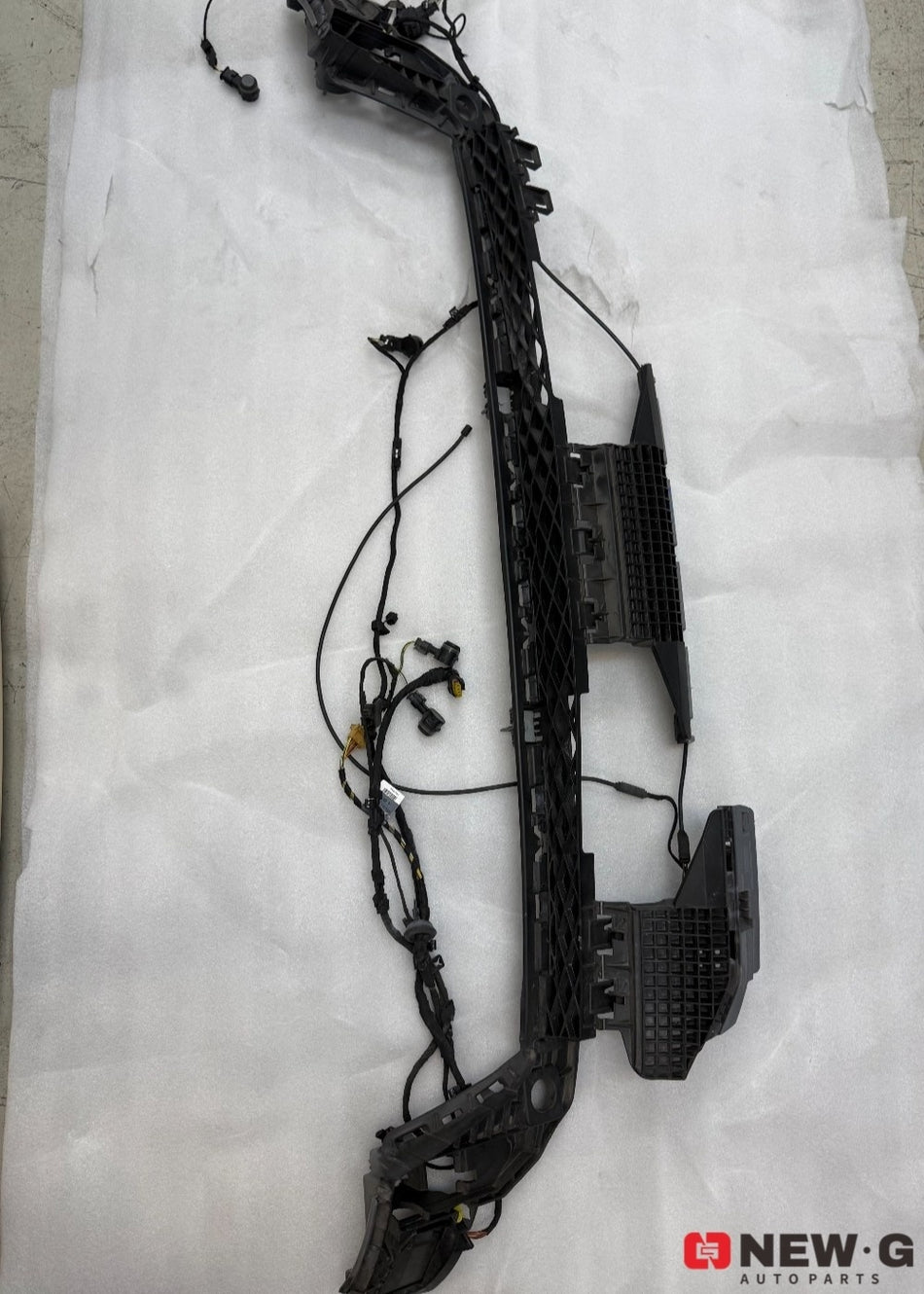 Audi RS4 B9 - Front Bumper Lower Reinforcement Support
