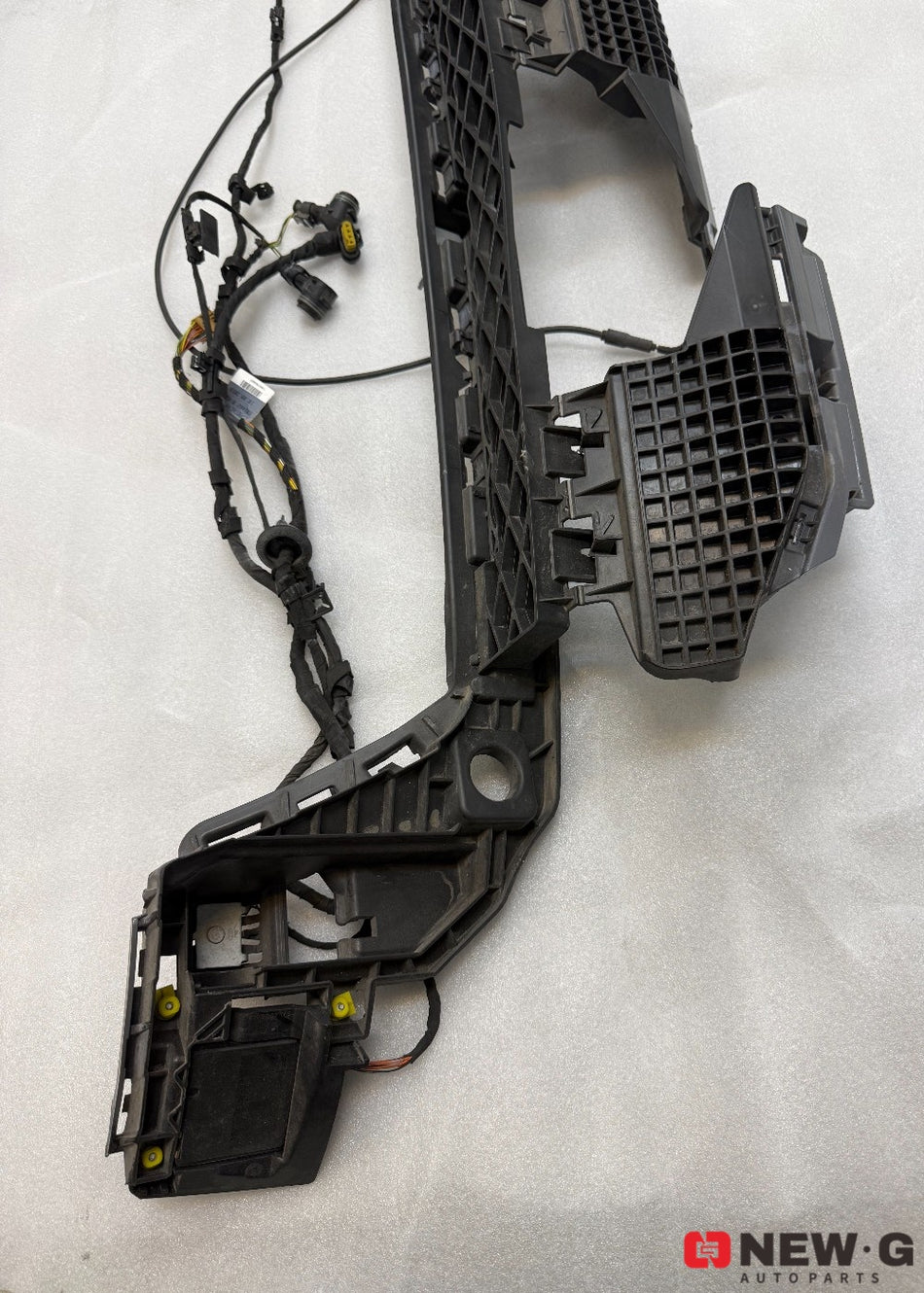 Audi RS4 B9 - Front Bumper Lower Reinforcement Support