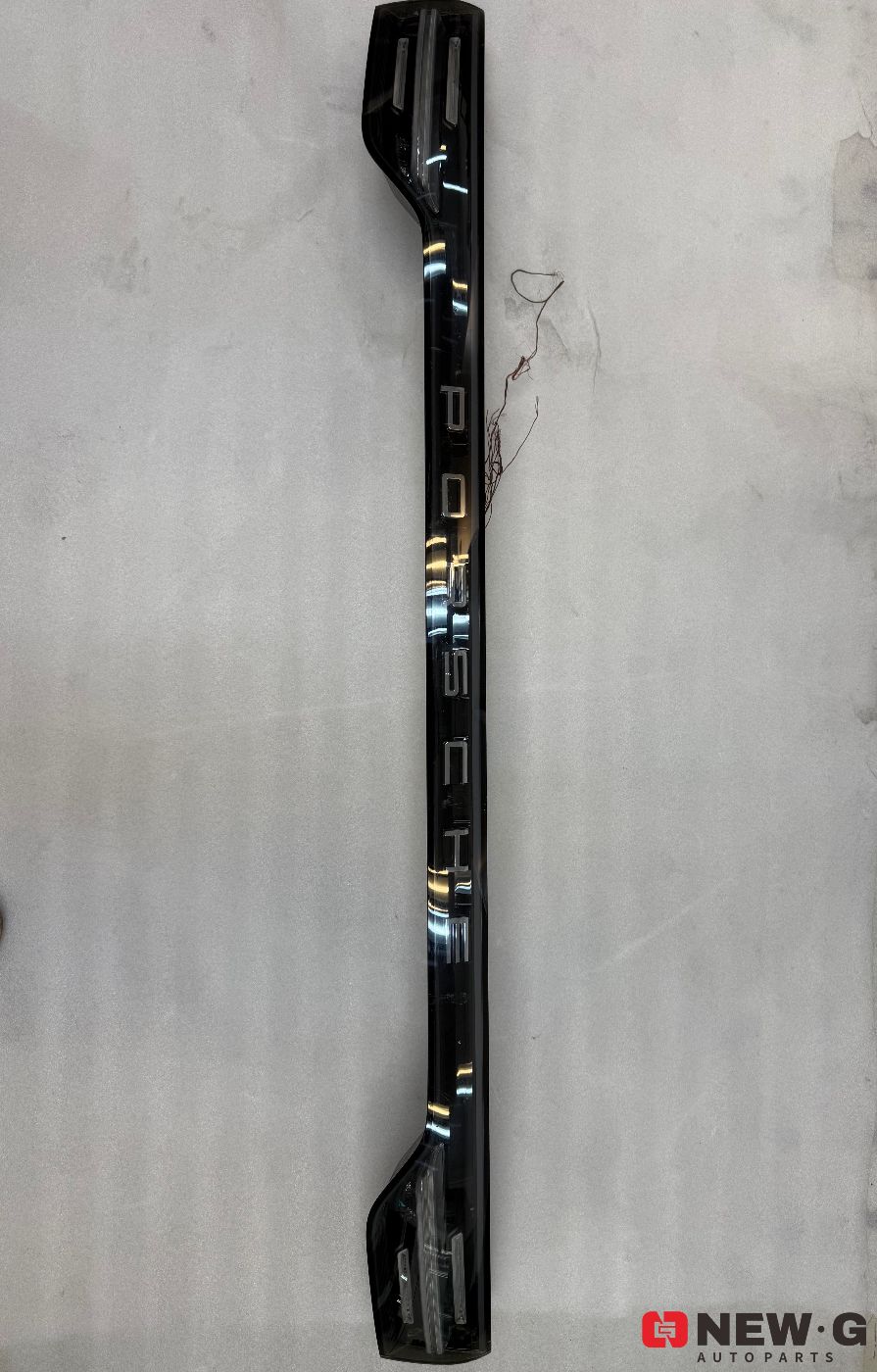 Porsche Cayenne - Rear Center LED Light Bar