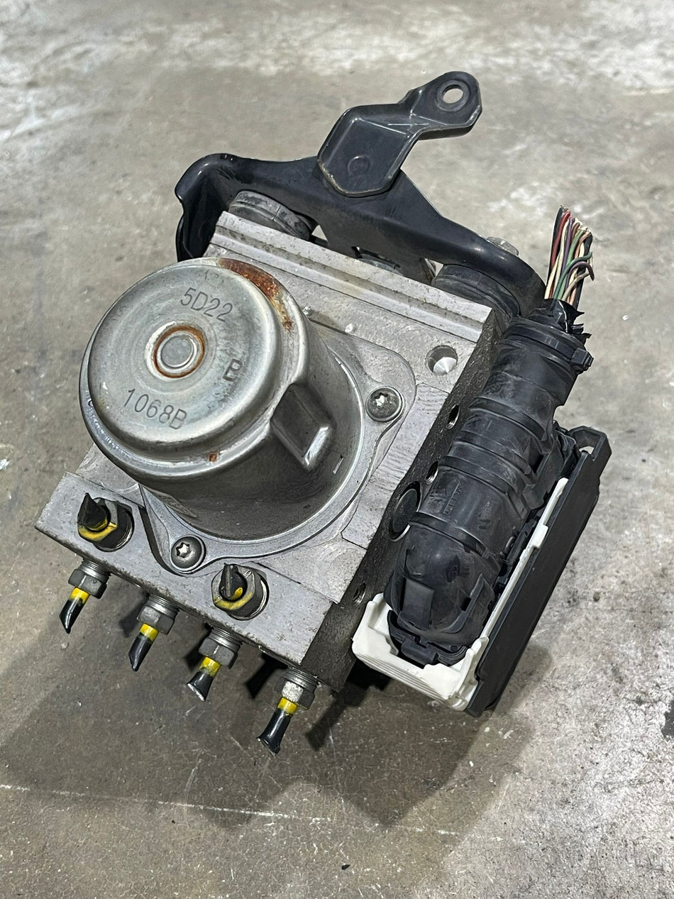 Original Honda Jazz/Fit 4th Gen (GR9/GS1) ABS anti-lock brake modulator pump