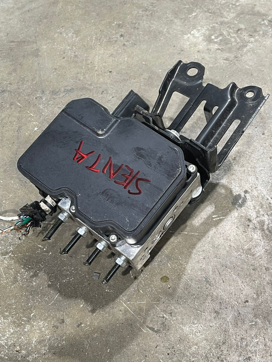 Toyota Sienta (170 Series) ABS hydraulic modulator pump