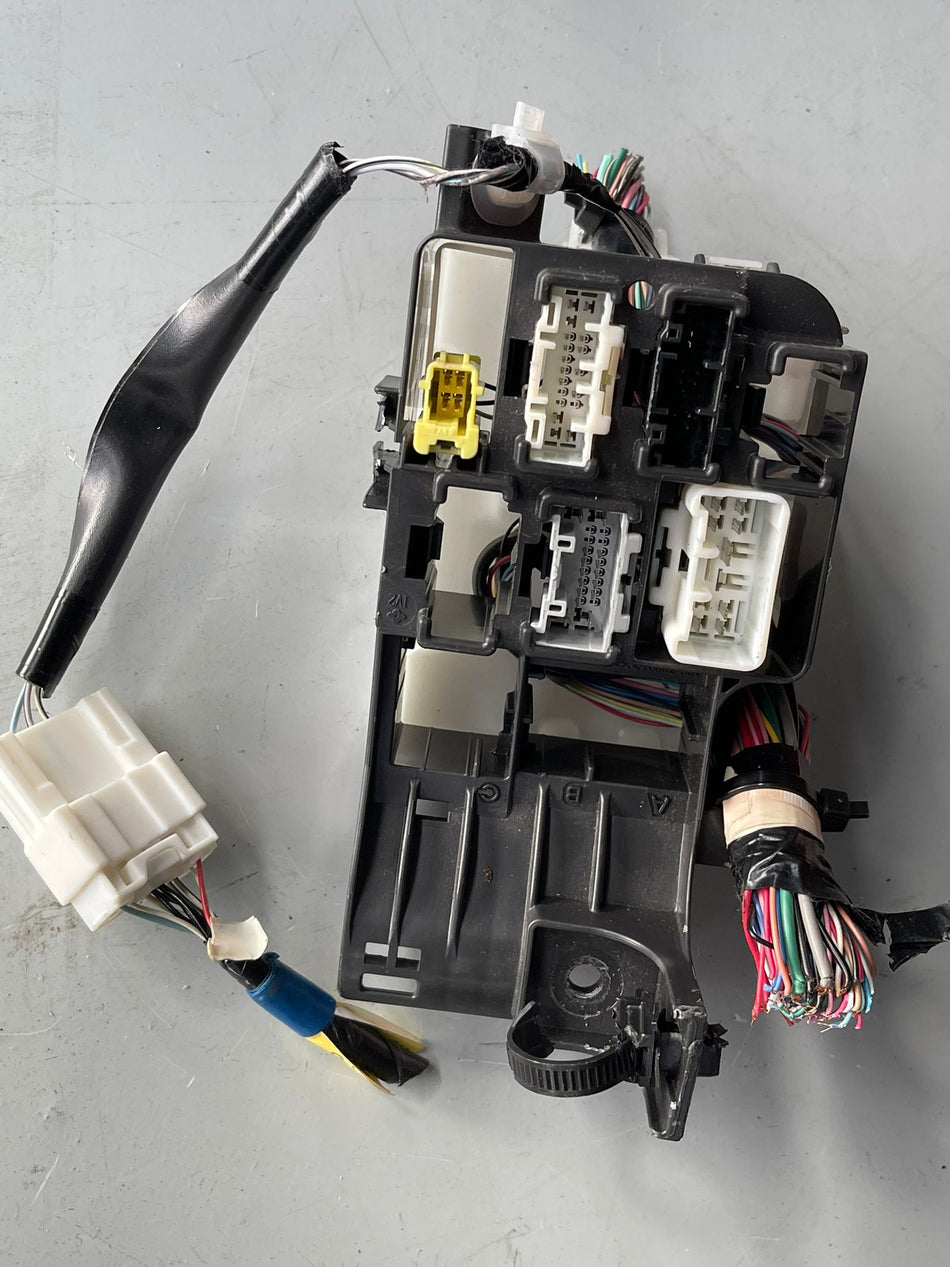 Toyota Sienta passenger cabin central fuse board and body integration power junction unit