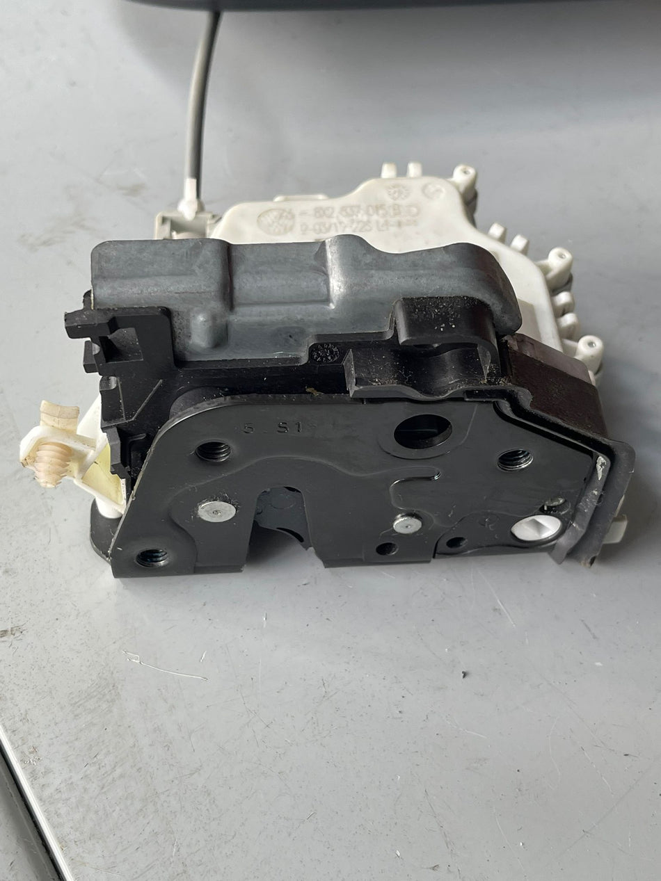 VWAG (Volkswagen Audi Group) front left interior door lock latch actuator mechanism
