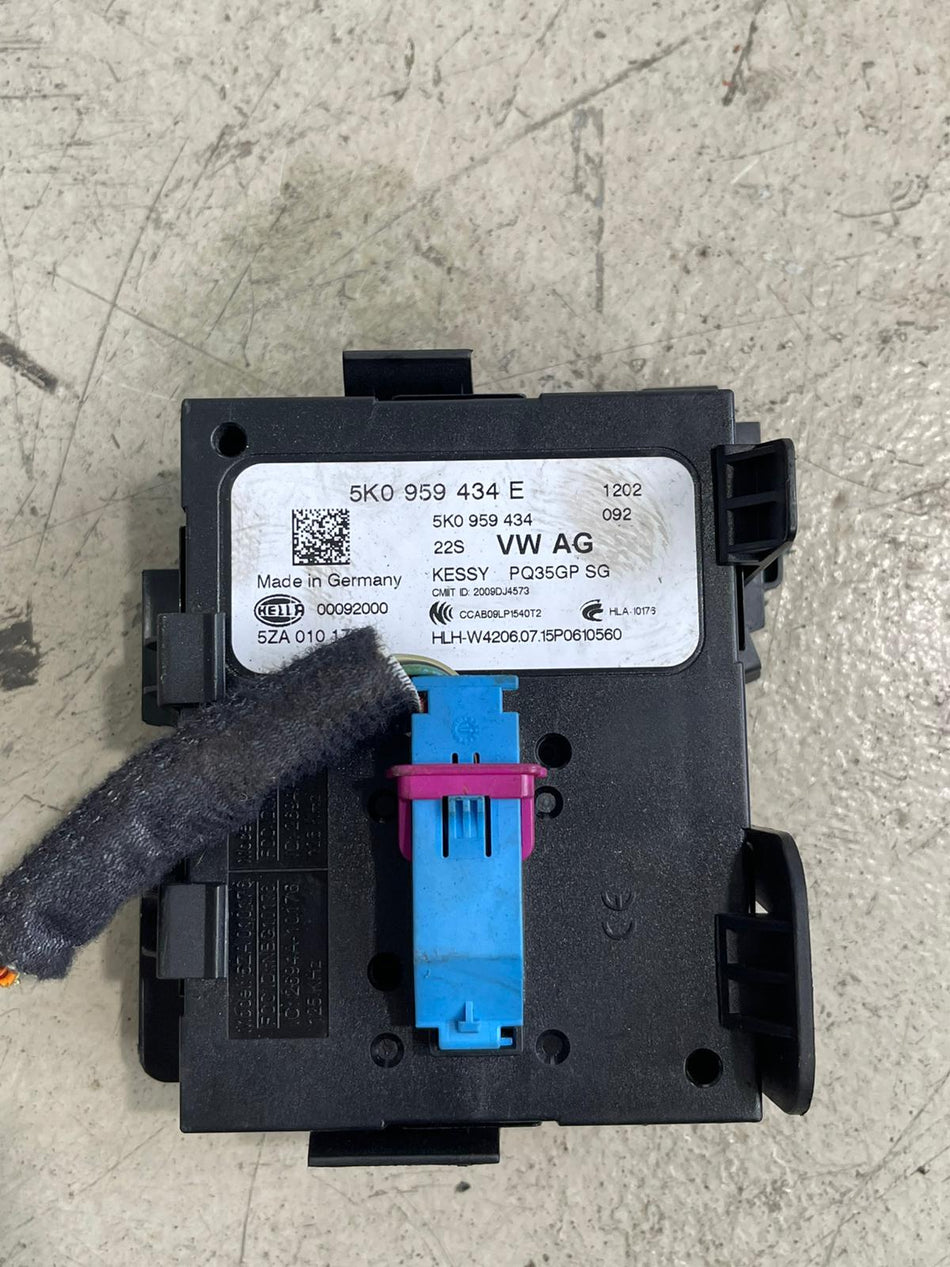 Genuine Volkswagen Audi Group factory central KESSY keyless entry and immobilization gateway receiver module